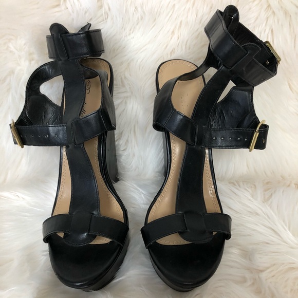 Breckelle's Black Chunky Strap Heel Size 10 - Picture 2 of 8